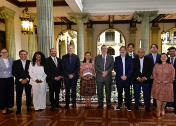 Las autoridades de la OIT se reunieron el jueves 21 con el presidente Bernardo Arévalo