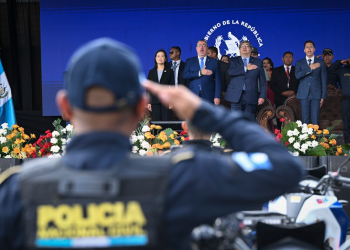 Las motocicletas entregadas se emplearán en el marco de la estrategia de seguridad democrática, con el objetivo de acercar a la PNC a la ciudadanía. / Foto: Byron de la Cruz