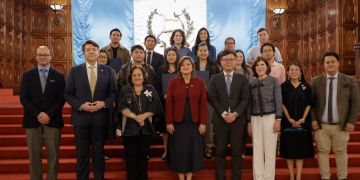 La vicepresidenta y autoridades de Senacyt premiaron a los ganadores del Fotocyt 2025. (Foto: Analí Camey)