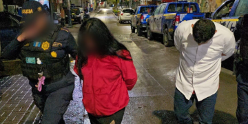 Los aprehendidos fueron identificados como Josué N, de 42 años, y Claudia N, de 28. / Foto: PNC