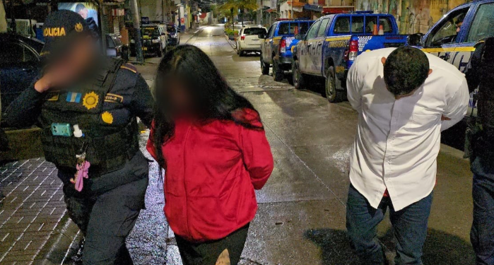 Los aprehendidos fueron identificados como Josué N, de 42 años, y Claudia N, de 28. / Foto: PNC