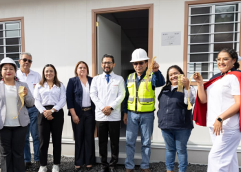 UCEE entrega módulos y mobiliario básico para el Hospital Nacional de Amatitlán. (Foto: UCEE)