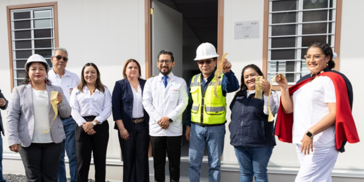 UCEE entrega módulos y mobiliario básico para el Hospital Nacional de Amatitlán. (Foto: UCEE)