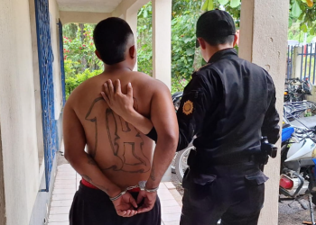 PNC recaptura a presunto integrante de la pandilla Barrio 18 en Santa Rosa. (Foto: PNC)