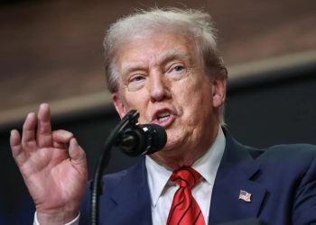 Propueta de censo anticipado de Trump aviva polémica por interés en redistribuir los distritos electorales.