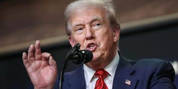 Propueta de censo anticipado de Trump aviva polémica por interés en redistribuir los distritos electorales.