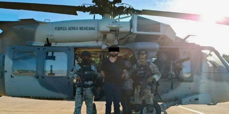 México extraditó a EE. UU. a 26 presuntos narcotraficantes, y ahora este país ofrece recompensa por información de cinco líderes de la organización Carteles Undos.