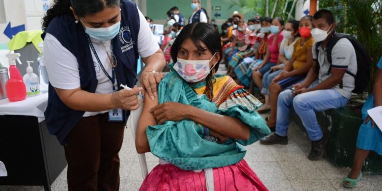 Jornada de vacunación del Ministerio de Salud. / Foto: MSPAS.