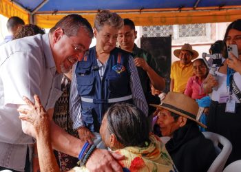El presidente Bernardo Arévalo, durante la inauguración del centro de atención para adultos mayores Mis Años Dorados en Olopa, Chiquimula.