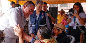 El presidente Bernardo Arévalo, durante la inauguración del centro de atención para adultos mayores Mis Años Dorados en Olopa, Chiquimula.