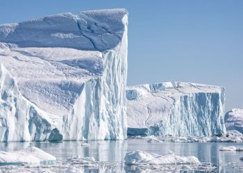 Al igual que el glacier de Svalbard, todos los glaciares del Ártico pierden hielo cada año.