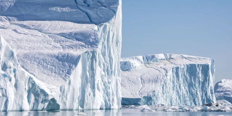 Al igual que el glacier de Svalbard, todos los glaciares del Ártico pierden hielo cada año.