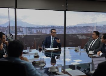 Integrantes de la Superintendencia de Competencia se reúnen con autoridades de Minfin