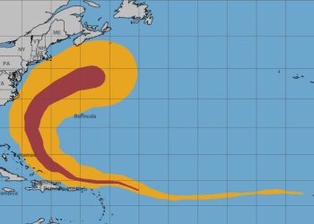Degradado a huracán de categoría 1, Erin se encuentra al norte de la costa este de EE. UU.