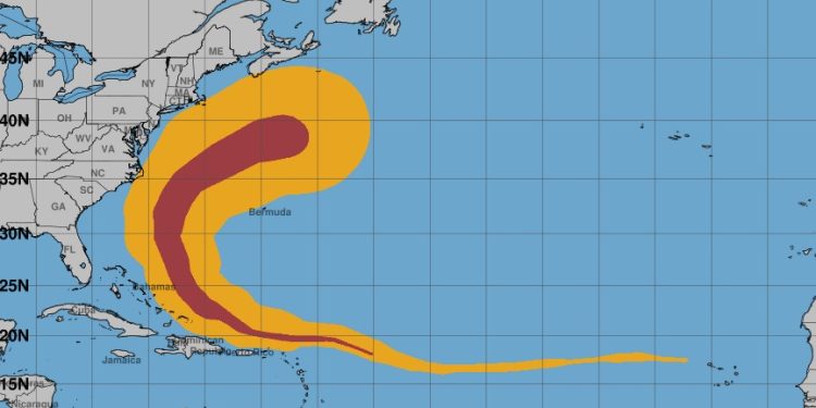 Degradado a huracán de categoría 1, Erin se encuentra al norte de la costa este de EE. UU.