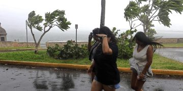 Aunque no tocó tierra en Puerto Rico, el huracán Erin causó fuertes vientos en la isla. Ahora el meteoro se dirige a las Bahamas y la costa esta de EE. UU.