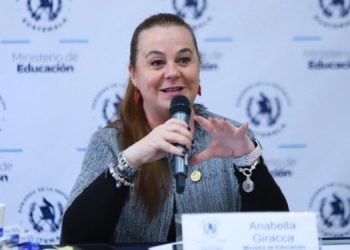 Ministra Anabella Giracca reafirma la rectoría del Mineduc ante los ataques del STEG. (Foto: archivo)