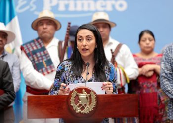 Frente a posibles malentendidos, la subsecretaria privada de la Presidencia, Mónica Mazariegos, fue enfática en aclarar la propuesta. / Foto: Álvaro Interiano