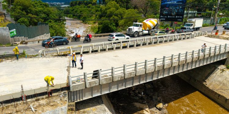 Construcción del puente Tubac está cerca de concluir./Foto: CIV.