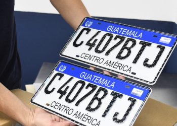 Placas de motocicletas y automóviles