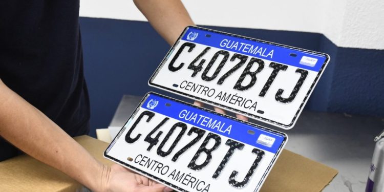 Placas de motocicletas y automóviles