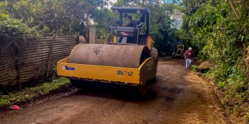 Maquinaria de la Dirección General de Caminos trabaja en las mejoras de la ruta alterna a Santa María de Jesús, Sacatepéquez.