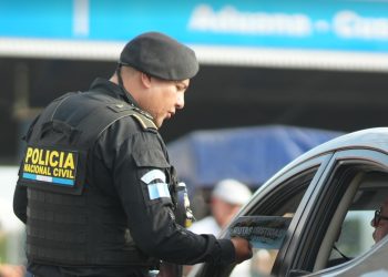 Policía Nacional Civil brinda seguridad a visitantes salvadoreños. (Foto: Mingob)