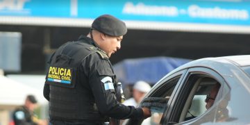Policía Nacional Civil brinda seguridad a visitantes salvadoreños. (Foto: Mingob)