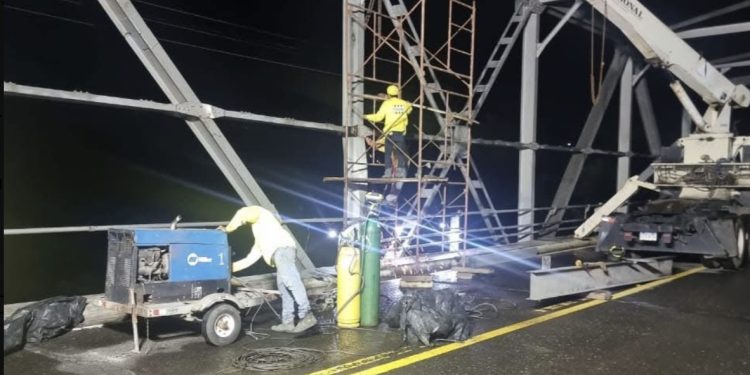 COVIAL da continuidad a trabajos de reparación en el puente Ixtacapa. (Foto: CIV)
