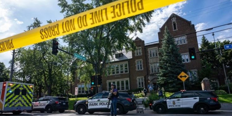 Iglesia de Mineapolis donde ocurrió el tiroteo en el que murieron dos niños y 17 resultaron heridos.