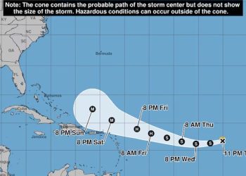 El Centro Nacional de Huracanes de EE. UU. prevé que la tormenta Erin se convierta en huracán este viernes, pero se aleja de las islas del Caribe.