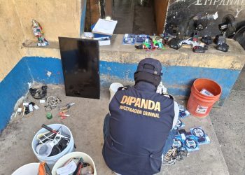 Incautan múltiples objetos prohibidos durante una requisa en el Centro de Rehabilitación para Hombres y Mujeres de Izabal. / Foto: PNC