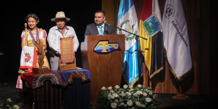 Edgar Salazar, acreedor de la Orden Ixim 2025./Foto: MCD.