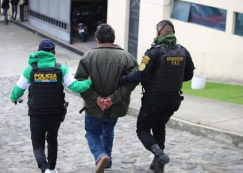 Capturan a Óscar "N", de 48 años, presunto abogado implicado en narcomenudeo en Quetzaltenango. / Foto: PNC.