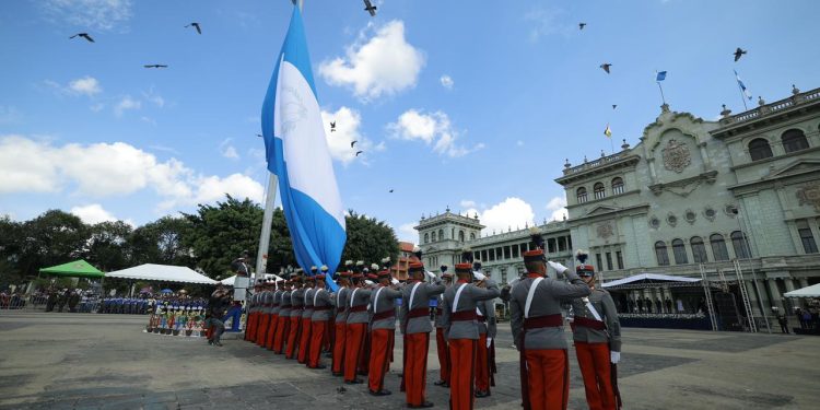 Día Nacional de la Bandera: un homenaje a nuestra historia e identidad. / Foto: Gilber García.