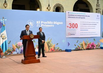 Flores señaló que cada denuncia de corrupción ha seguido un proceso formal y debidamente sustentado. / Foto: Byron de la Cruz