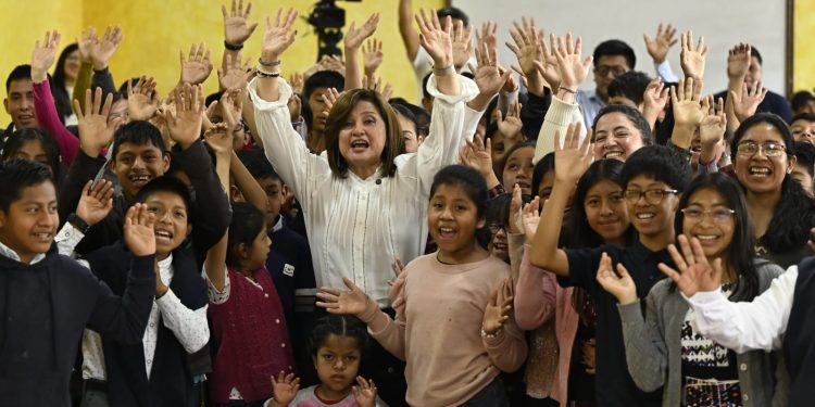 Vicepresidenta Karin Herrera inaugura Club de Ciencia en Santo Domingo Xenacoj. / Foto: Álvaro Interiano