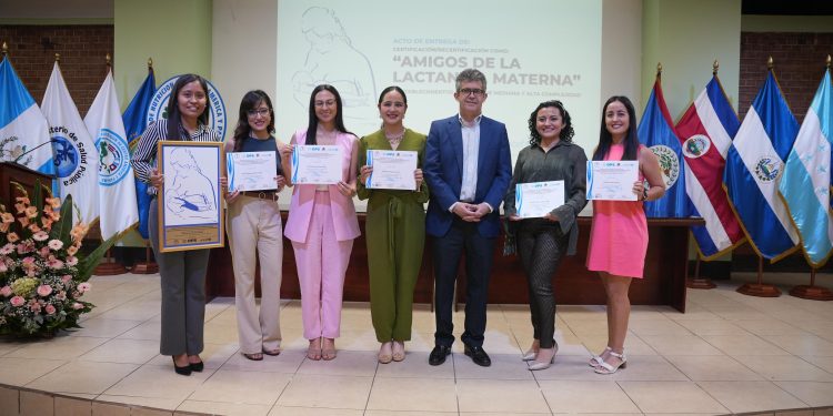 Actualmente, el país cuenta con 21 hospitales certificados y 32 establecimientos de mediana y baja complejidad reconocidos como Amigos de la Lactancia Materna. / Foto: MSPAS