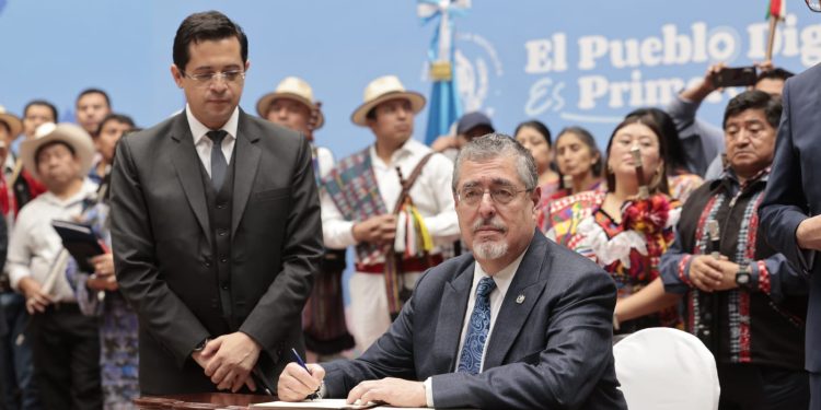 Presidente Bernardo Arévalo presenta iniciativa de ley para impulsar inversión en comunidades indígenas