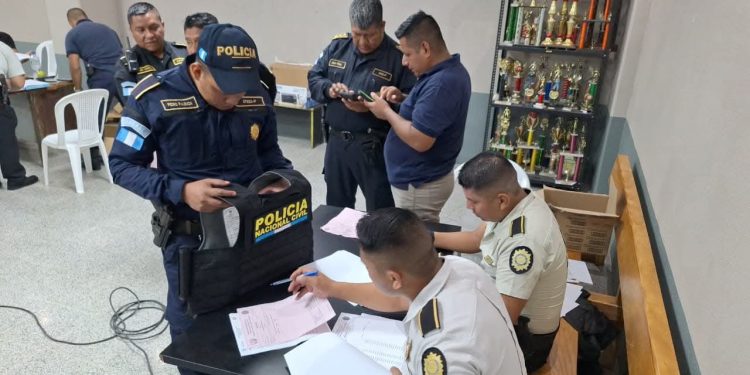 PNC fortalece seguridad policial con la entrega de 727 chalecos antibalas en Retalhuleu