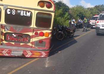 DGT impone sanción sobre bus involucrado en percance vial. / Foto: Bomberos Voluntarios.