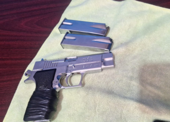 PNC remitió al menos e incautó el arma que portaba./Foto: PNC.