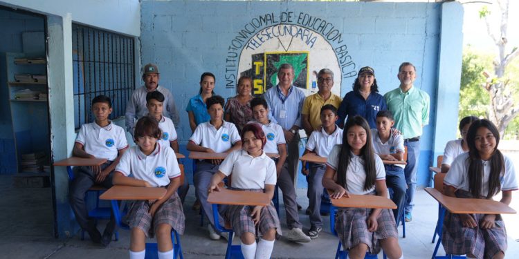 Entregan pupitres promover ambientes dignos en escuelas de Jalpatagua