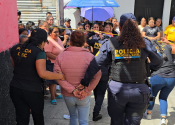 Mujer capturada en Mixco. / Foto: PNC.