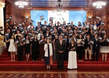 Jóvenes guatemaltecos reciben becas de estudio de la República de China (Taiwán)