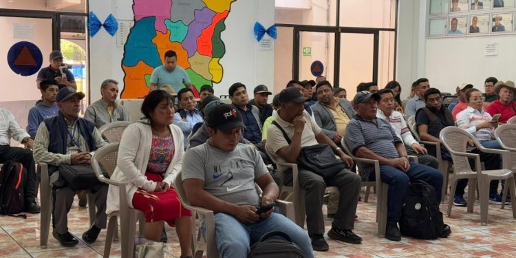 Firma de convenios permitirá fortalecer servicios básicos y ampliar la cobertura educativa en Chimaltenagno