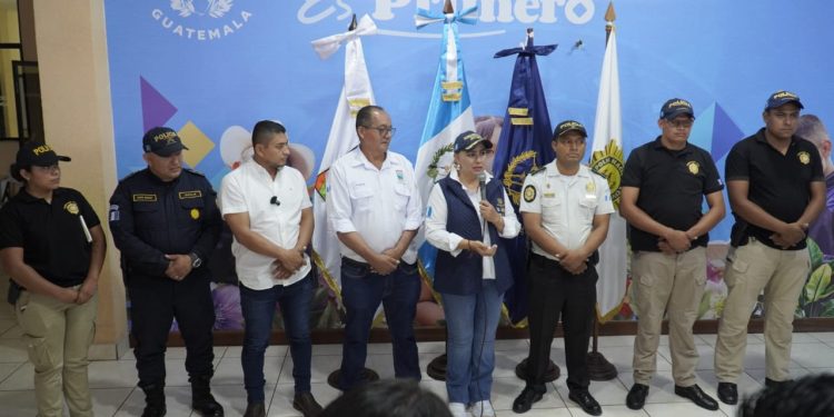 Refuerzan acciones de prevención y seguridad con entrega de motocicletas en Jutiapa