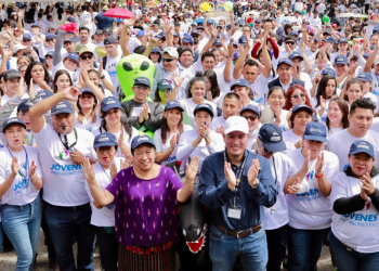 Cientos de jóvenes participaron en el festival cultural por el Mes de la Juventud. / Foto: Mides.