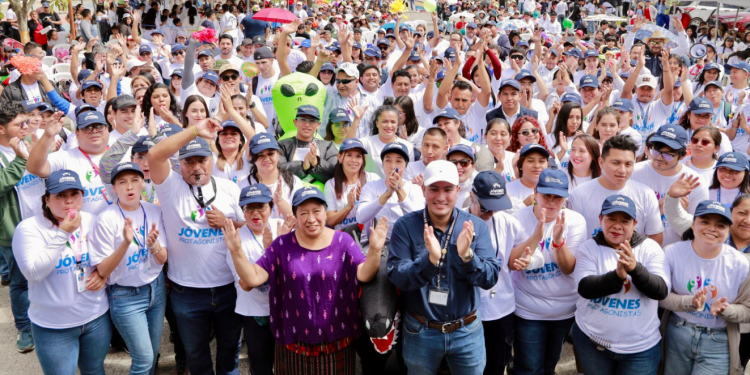 Cientos de jóvenes participaron en el festival cultural por el Mes de la Juventud. / Foto: Mides.