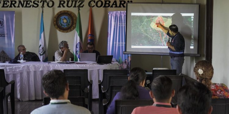 Codred de Retalhuleu da seguimiento a la actividad del volcán Santiaguito